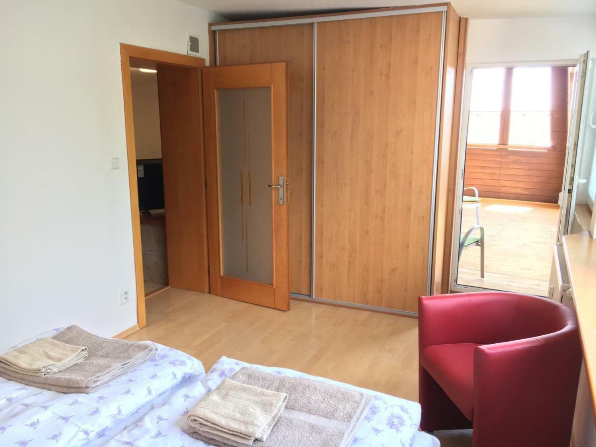 Home Veľký Slavkov Exteriör bild